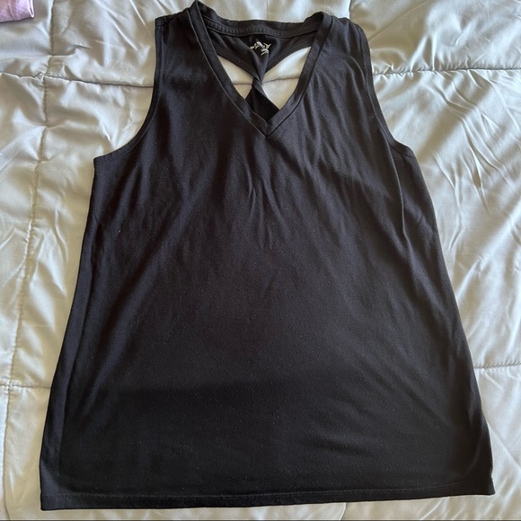 Lot of 3 tops - 2 XS Old Navy (purple/blk) and 1 M Under Armor (lt purple)🏃♀️ - Picture 8 of 15